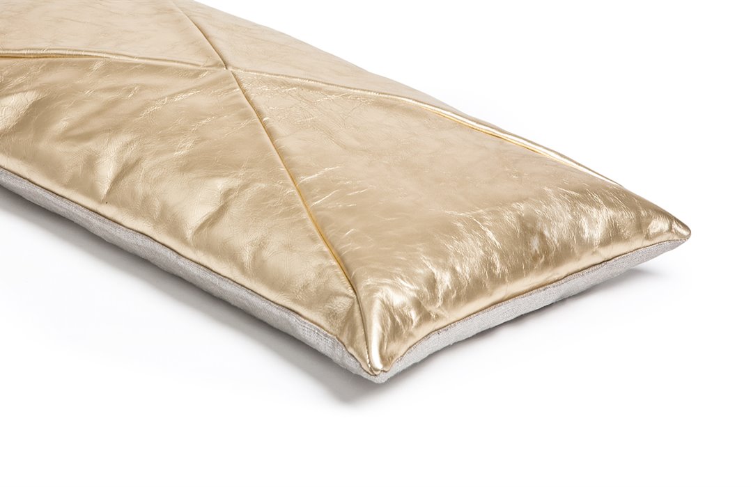 MrsMe cushion PLaza WhiteGold detail 1920x1200